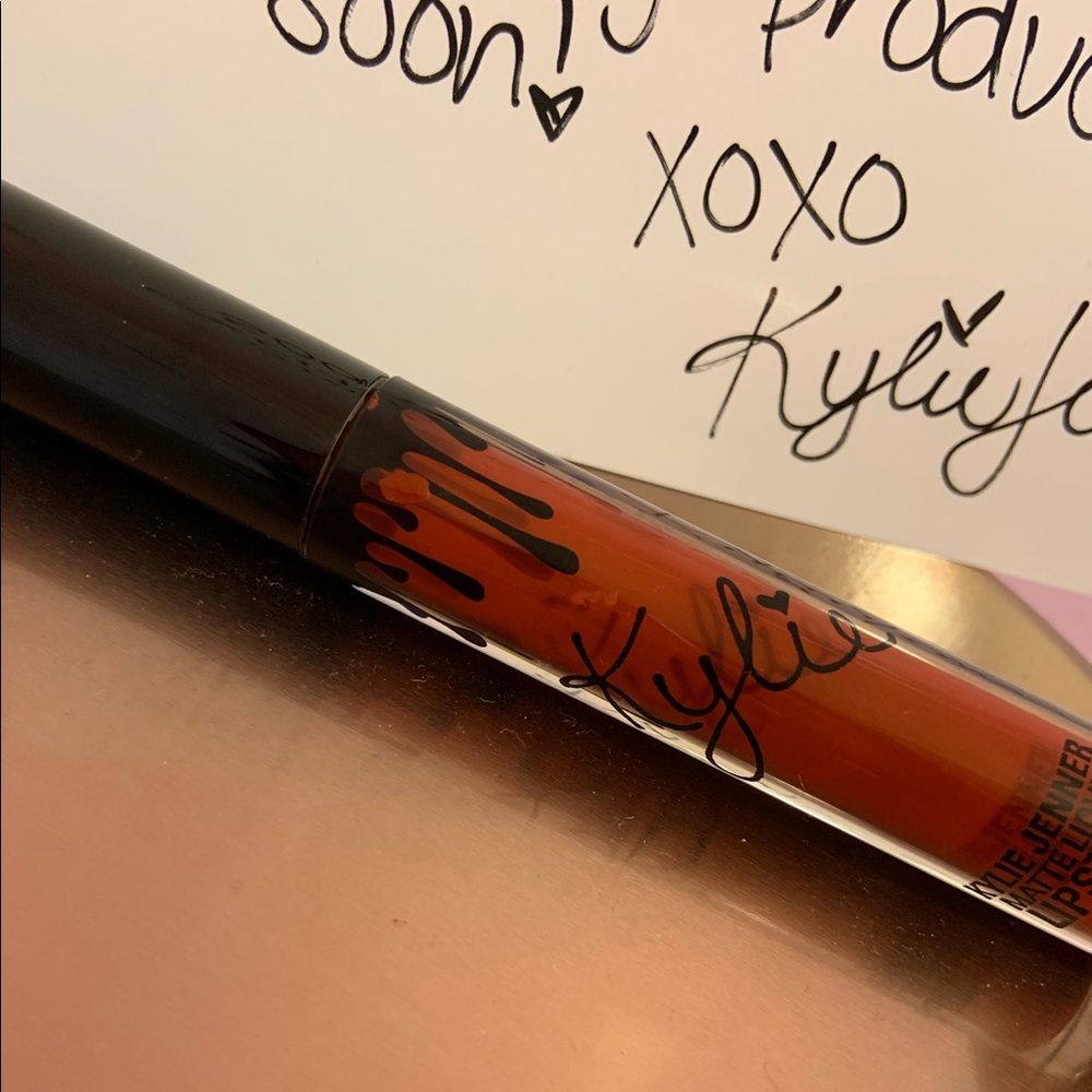 Kylie Jenner lipstick ❤️ - Picture 2 of 4